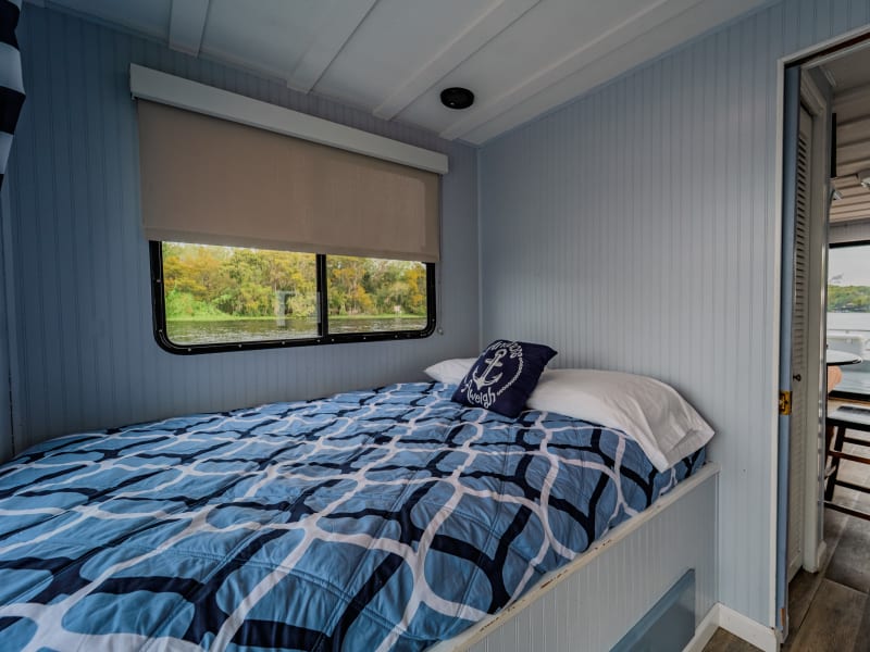 38' 4 Sleeper Catfish Bend (#10) Houseboat rental - image 7 of 16