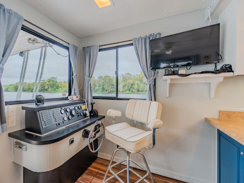 46' 6 Sleeper Marlin (#7) Houseboat rental - image 6 of 18