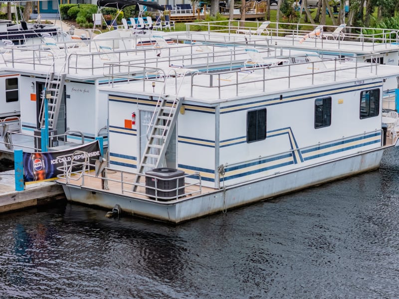 46' 6 Sleeper Marlin (#7) Houseboat rental - image 4 of 18