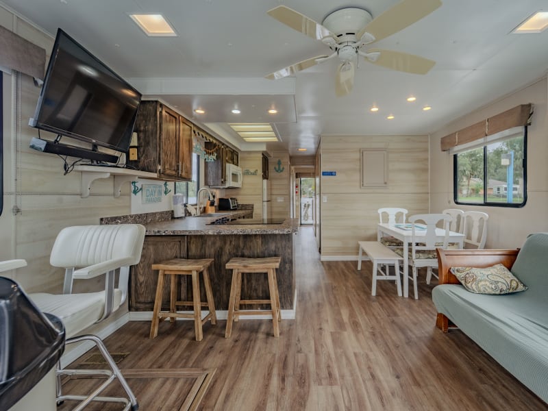 53' 10 Sleeper Song of the South (#5) Houseboat rental - image 1 of 20