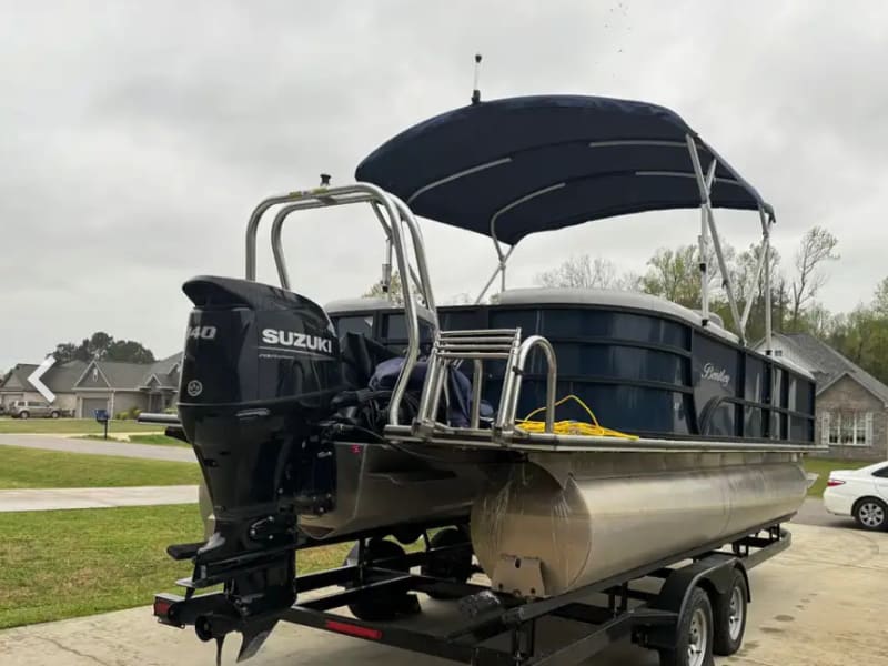 Bentley 22 Foot Premium Pontoon - 140 HP Pontoon rental - image 4 of 24
