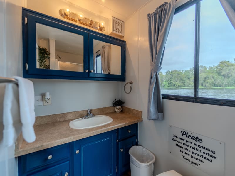 46' 6 Sleeper Marlin (#7) Houseboat rental - image 11 of 18