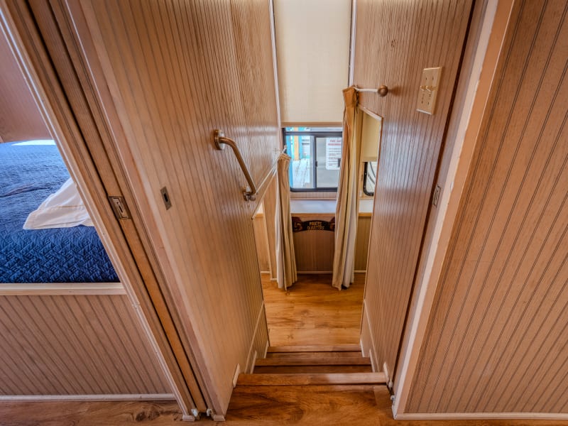 60' 10 Sleeper Silver Glen (#3) Houseboat rental - image 11 of 22