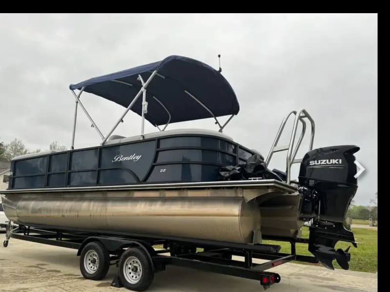 Bentley 22 Foot Premium Pontoon - 140 HP Pontoon rental - image 6 of 24
