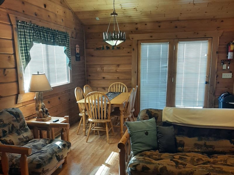 2 Bedrooms 2 Bath Cabin rental - image 2 of 3