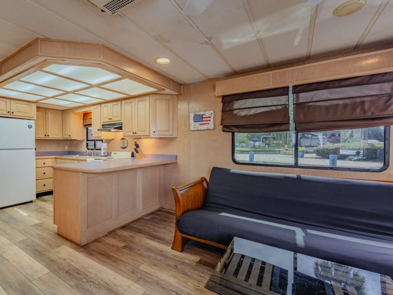 52' 6 Sleeper Feelin' Nauti (#2) Houseboat rental - image 4 of 19