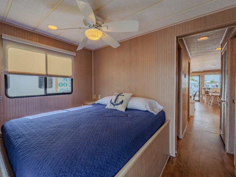 60' 10 Sleeper Silver Glen (#3) Houseboat rental - image 10 of 22