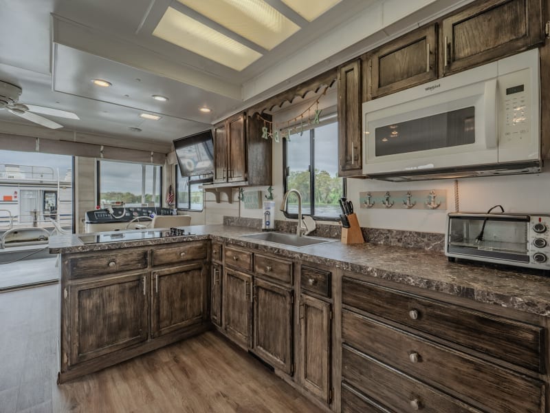 53' 10 Sleeper Song of the South (#5) Houseboat rental - image 5 of 20