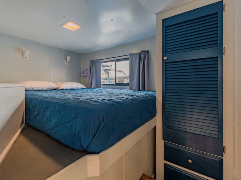 46' 6 Sleeper Marlin (#7) Houseboat rental - image 10 of 18