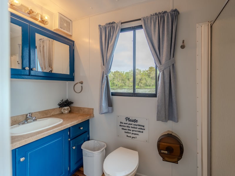 46' 6 Sleeper Marlin (#7) Houseboat rental - image 12 of 18