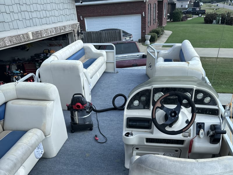 Sweetwater 24' Pontoon - 115 HP Pontoon rental - image 8 of 9