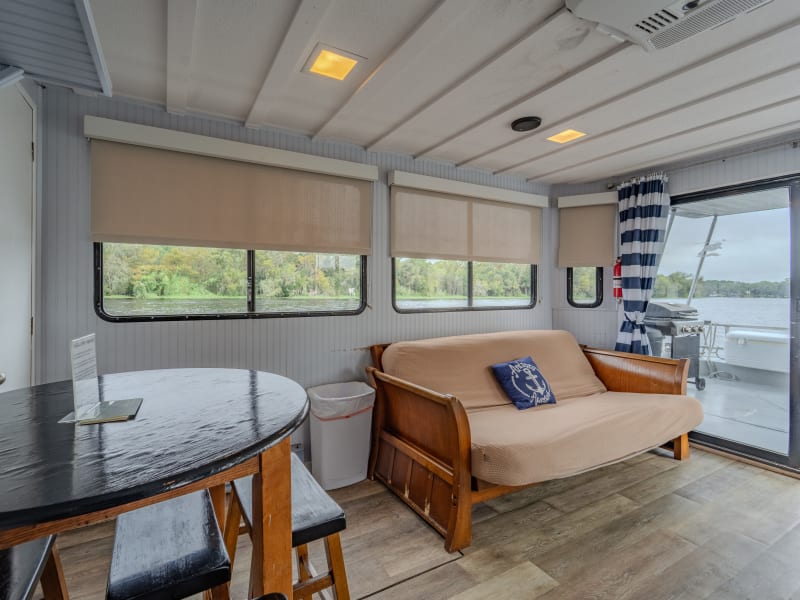 38' 4 Sleeper Catfish Bend (#10) Houseboat rental - image 9 of 16