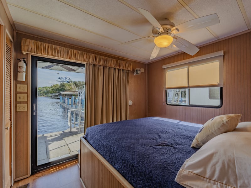60' 10 Sleeper Silver Glen (#3) Houseboat rental - image 9 of 22