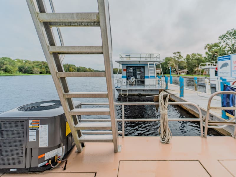 46' 6 Sleeper Marlin (#7) Houseboat rental - image 16 of 18