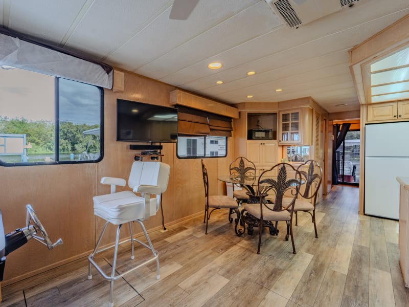 52' 6 Sleeper Feelin' Nauti (#2) Houseboat rental - image 5 of 19