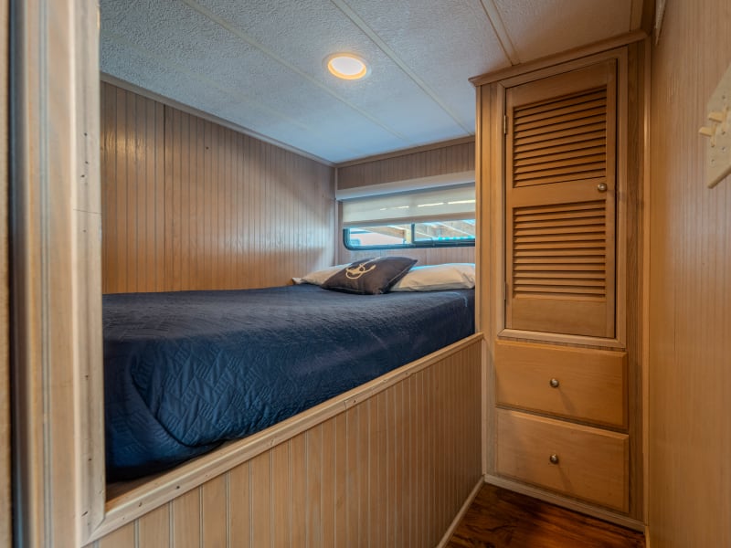 60' 10 Sleeper Silver Glen (#3) Houseboat rental - image 8 of 22