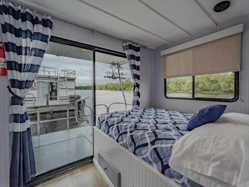 38' 4 Sleeper Catfish Bend (#10) Houseboat rental - image 6 of 16