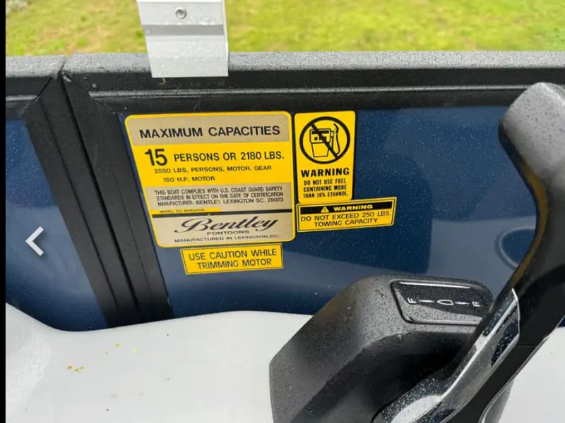 Bentley 22 Foot Premium Pontoon - 140 HP Pontoon rental - image 16 of 24