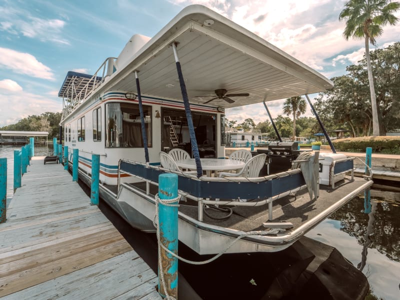 52' 6 Sleeper Feelin' Nauti (#2) Houseboat rental - image 15 of 19