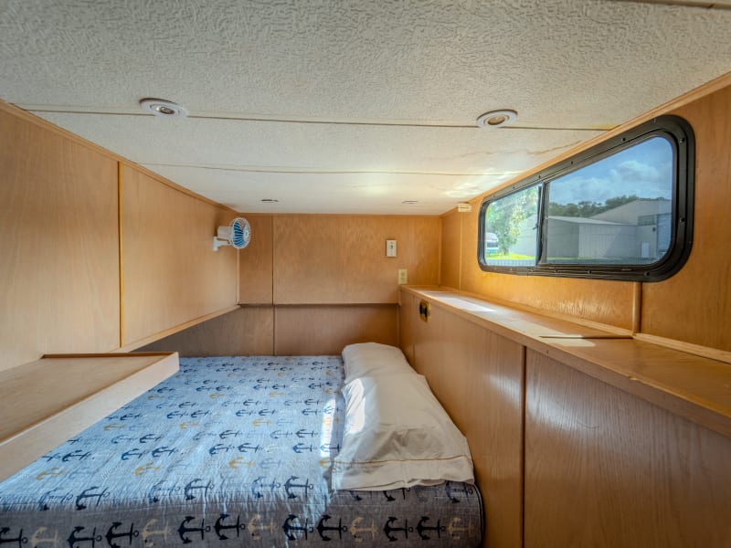 52' 6 Sleeper Feelin' Nauti (#2) Houseboat rental - image 14 of 19