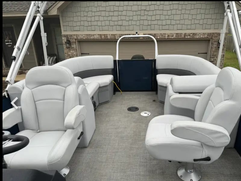 Bentley 22 Foot Premium Pontoon - 140 HP Pontoon rental - image 8 of 24