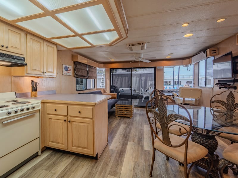 52' 6 Sleeper Feelin' Nauti (#2) Houseboat rental - image 6 of 19