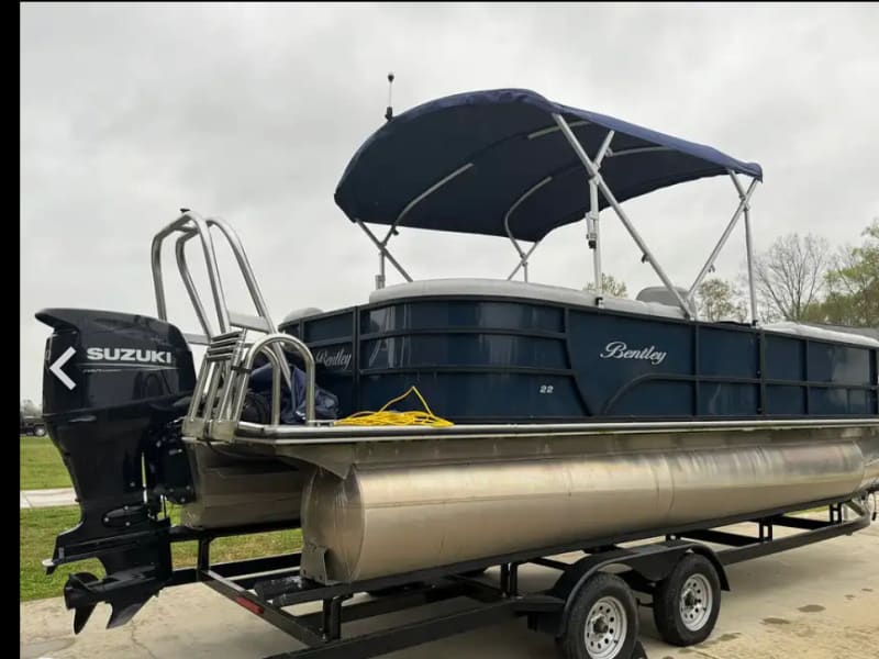 Bentley 22 Foot Premium Pontoon - 140 HP Pontoon rental - image 7 of 24