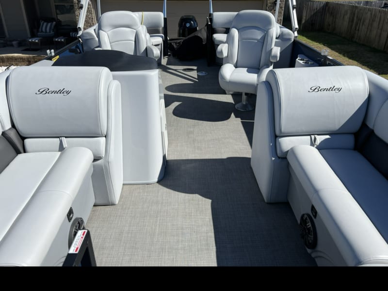 Bentley 22 Foot Premium Pontoon - 140 HP Pontoon rental - image 23 of 24