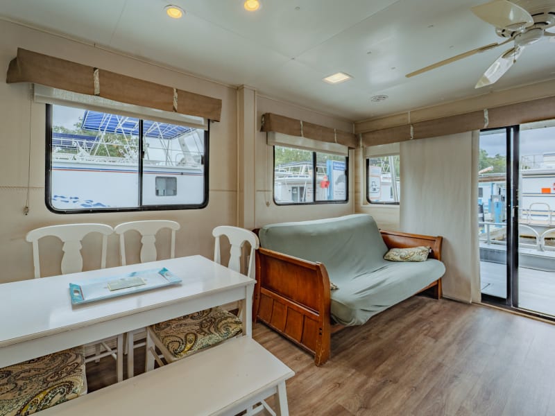 53' 10 Sleeper Song of the South (#5) Houseboat rental - image 7 of 20