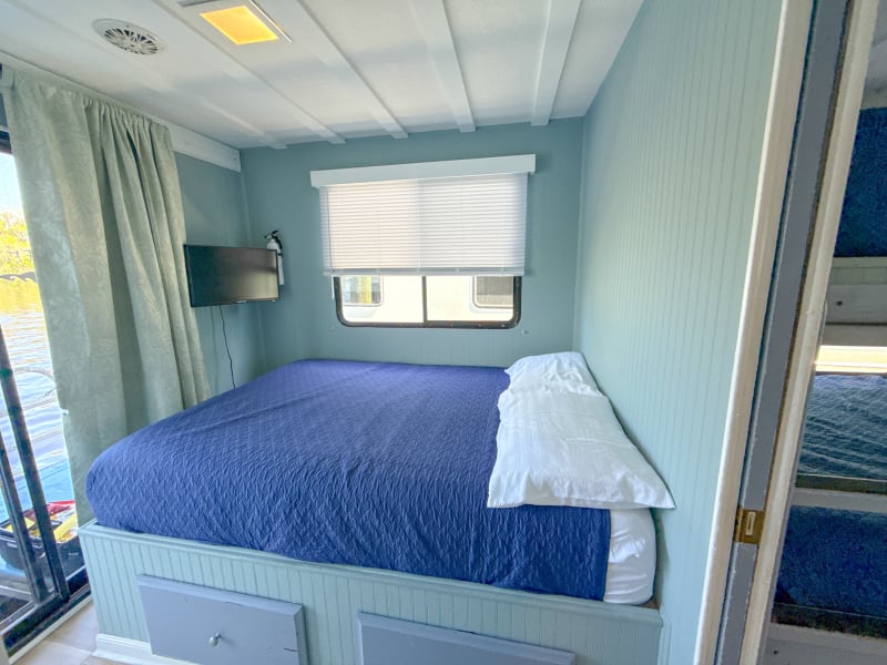 44' 8 Sleeper River Runner (#4) Houseboat rental - image 14 of 21