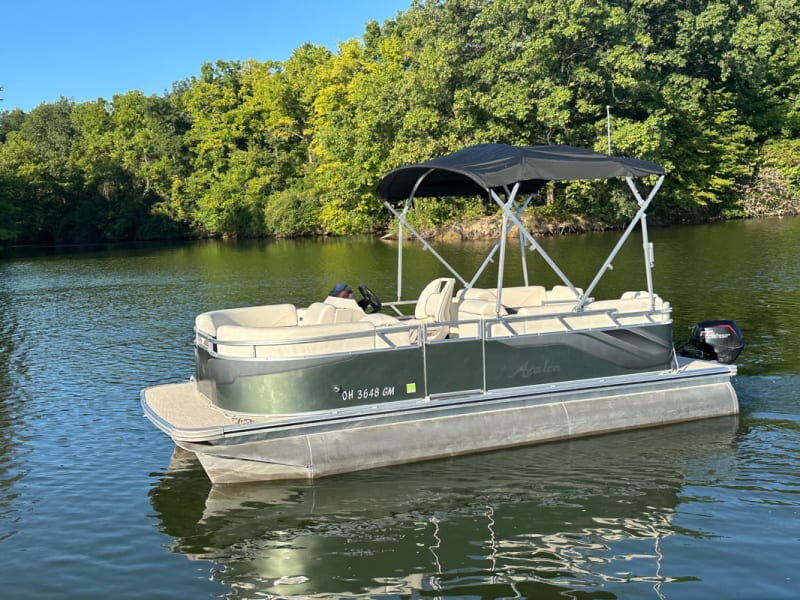 18' Pettingil Pond Boat 7-8 Passenger Pontoon Boat rental - image 1 of 1