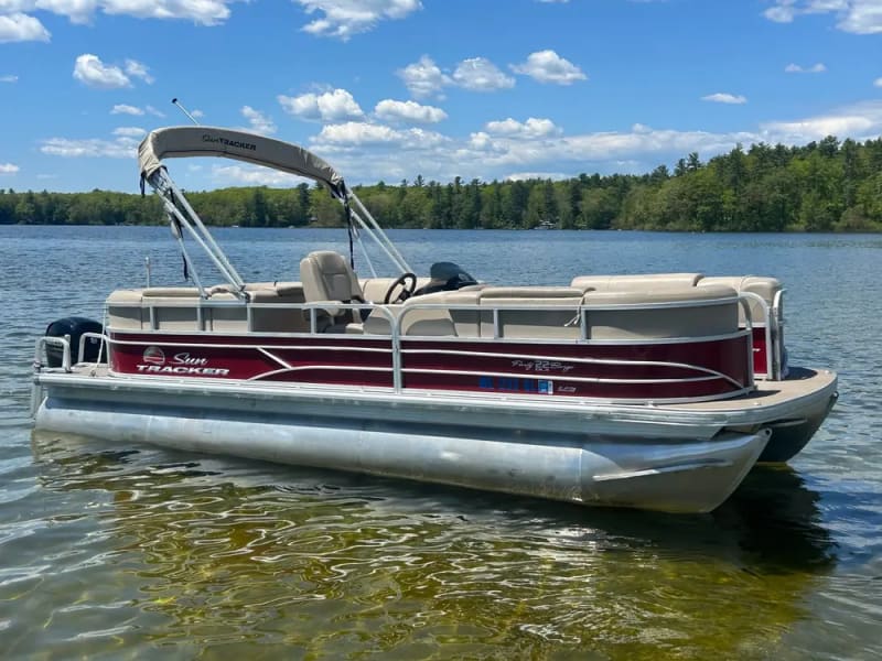 23' Suntracker Pontoon 11-12 Passenger Pontoon Boat rental - image 1 of 1