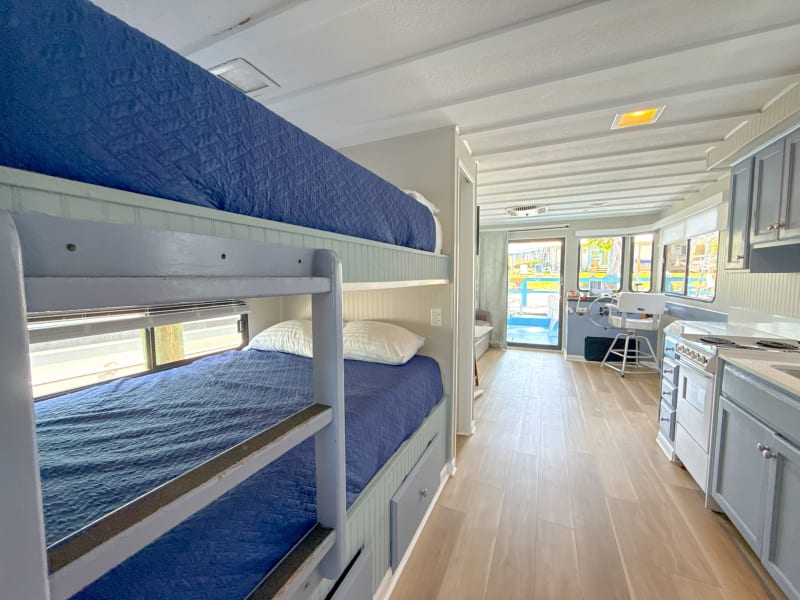44' 8 Sleeper River Runner (#4) Houseboat rental - image 9 of 21