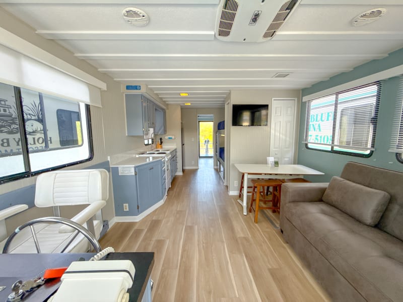 44' 8 Sleeper River Runner (#4) Houseboat rental - image 1 of 21