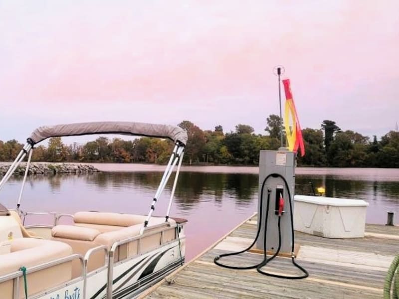 Bennington Pontoon - 40 HP Pontoon rental - image 1 of 1