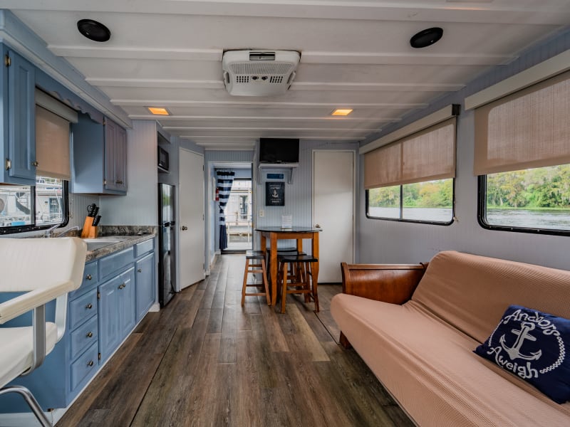 38' 4 Sleeper Catfish Bend (#10) Houseboat rental - image 1 of 16