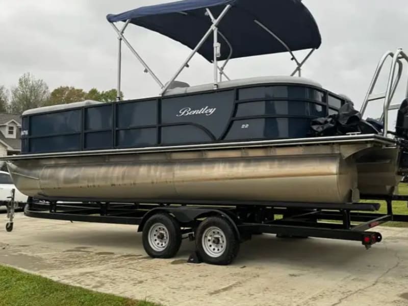Bentley 22 Foot Premium Pontoon - 140 HP Pontoon rental - image 19 of 24