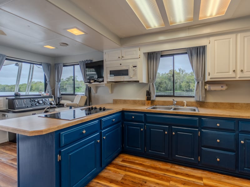 46' 6 Sleeper Marlin (#7) Houseboat rental - image 7 of 18