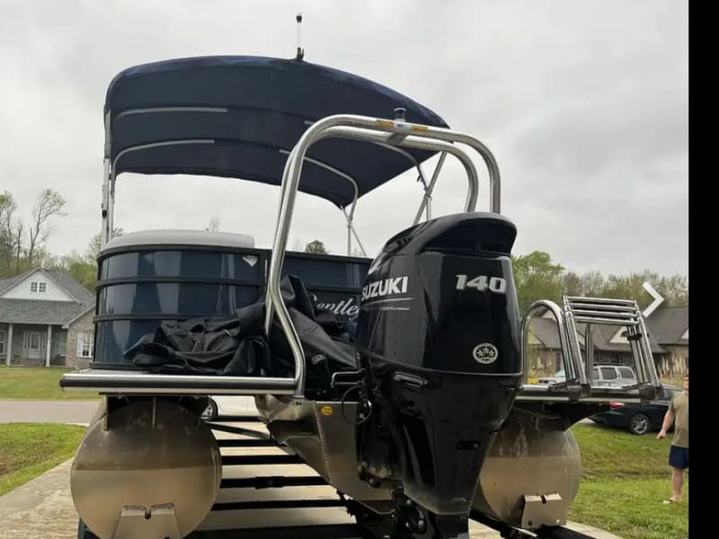 Bentley 22 Foot Premium Pontoon - 140 HP Pontoon rental - image 3 of 24