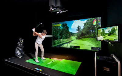 Indoor golf simulator
