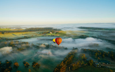 hot air balloon over yarra valley