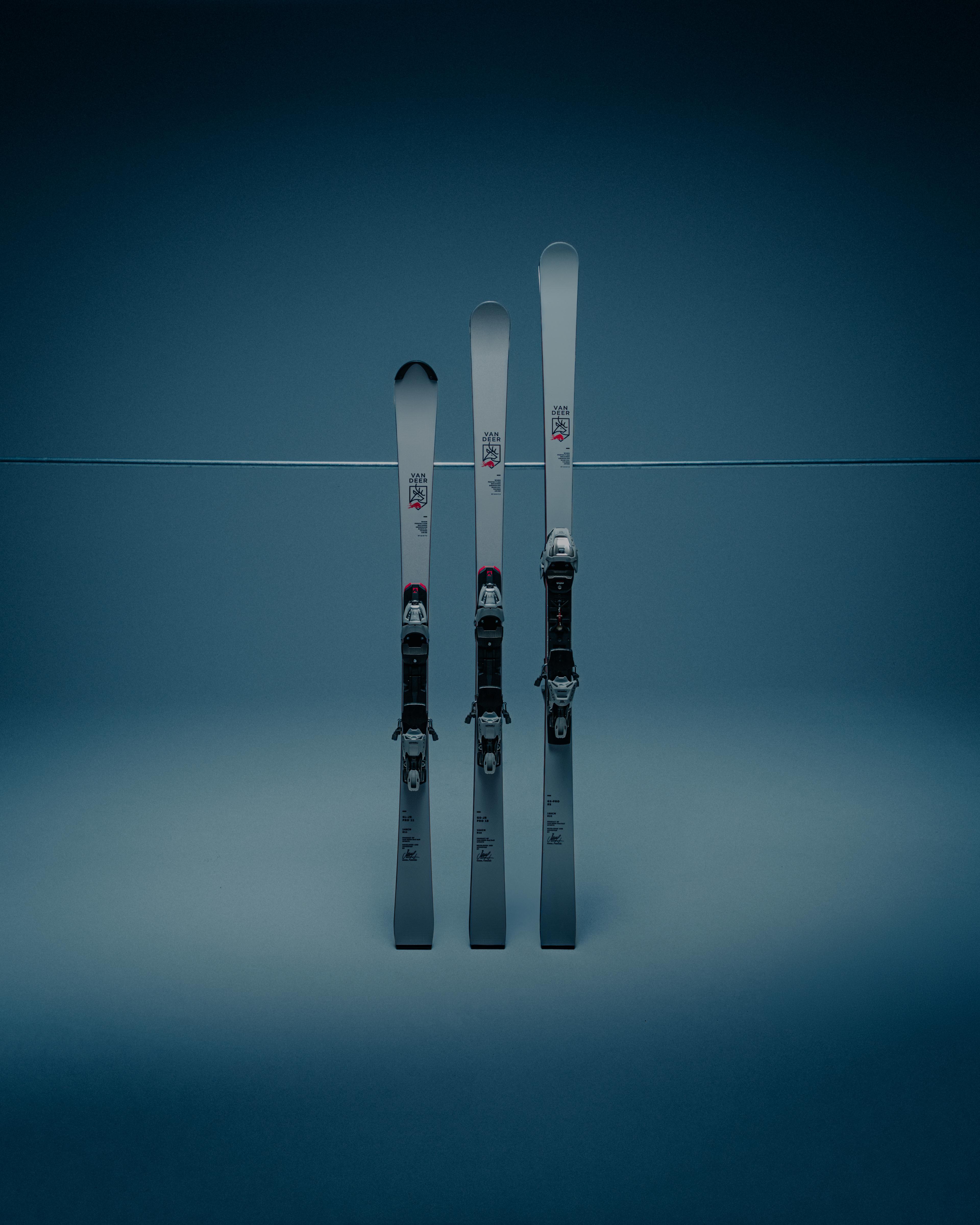 THE MARCEL HIRSCHER SKI – VAN DEER-Red Bull Sports Equipment GmbH