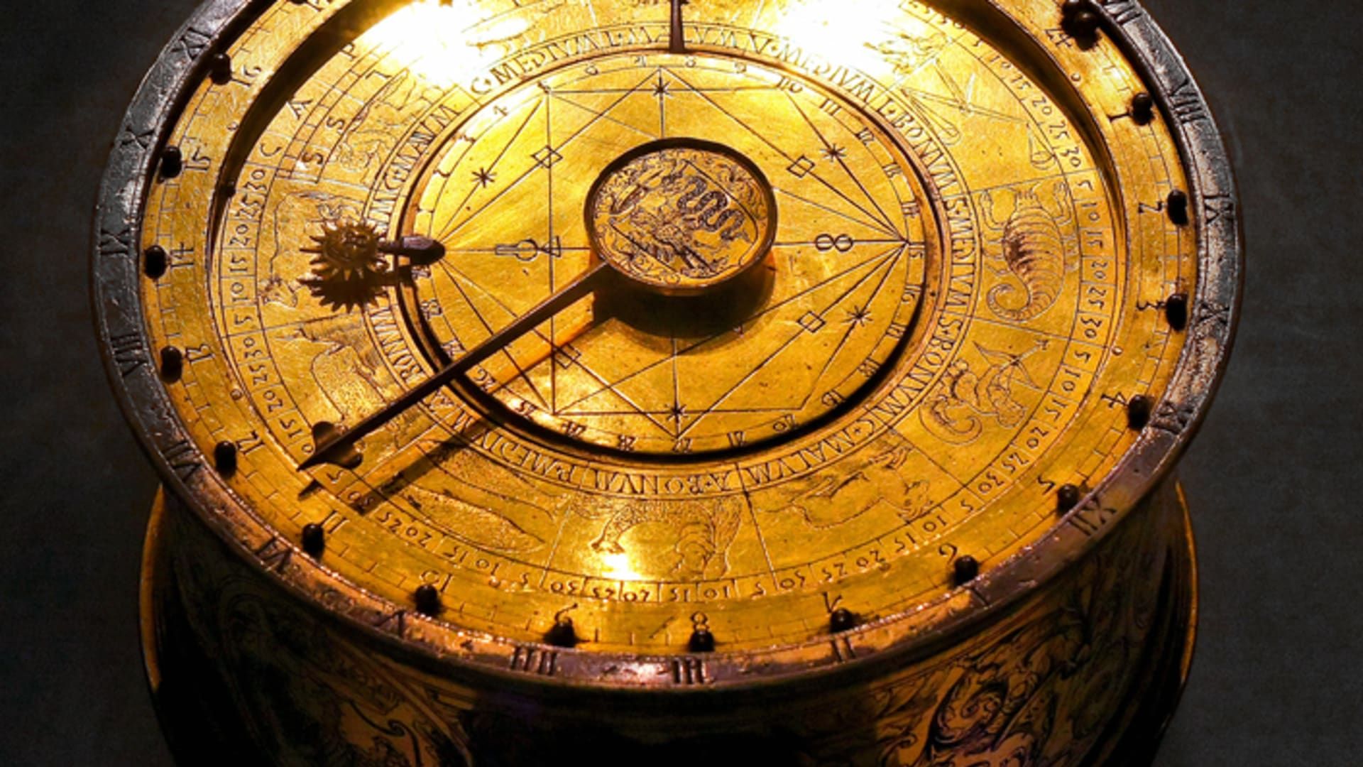 Mikä tekee astrologiasta suositun