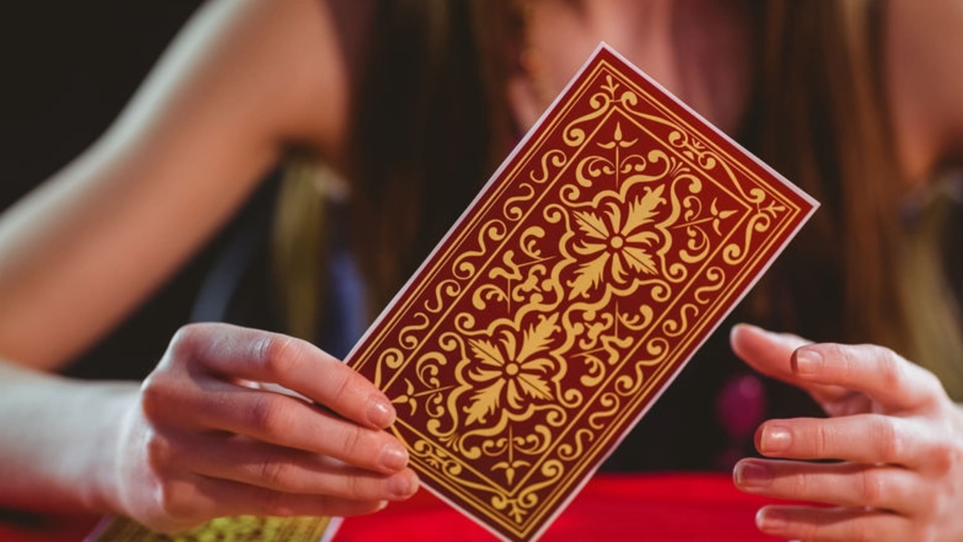 Dra ett tarotkort
