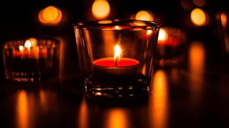 Nu brinner ljus och eldar