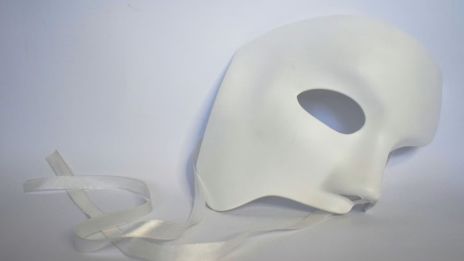Predstav si, že si ktokoľvek a zhoď masku...