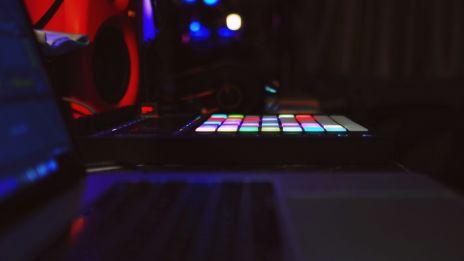 Ismeretlen dallam hallása