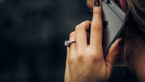A mikro-megcsalások és a bizalom eróziója