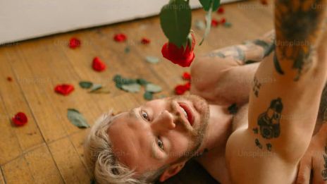 Seng full med roser…