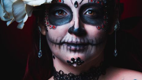 Mellom verdener – maskeradens mystikk i Mexico